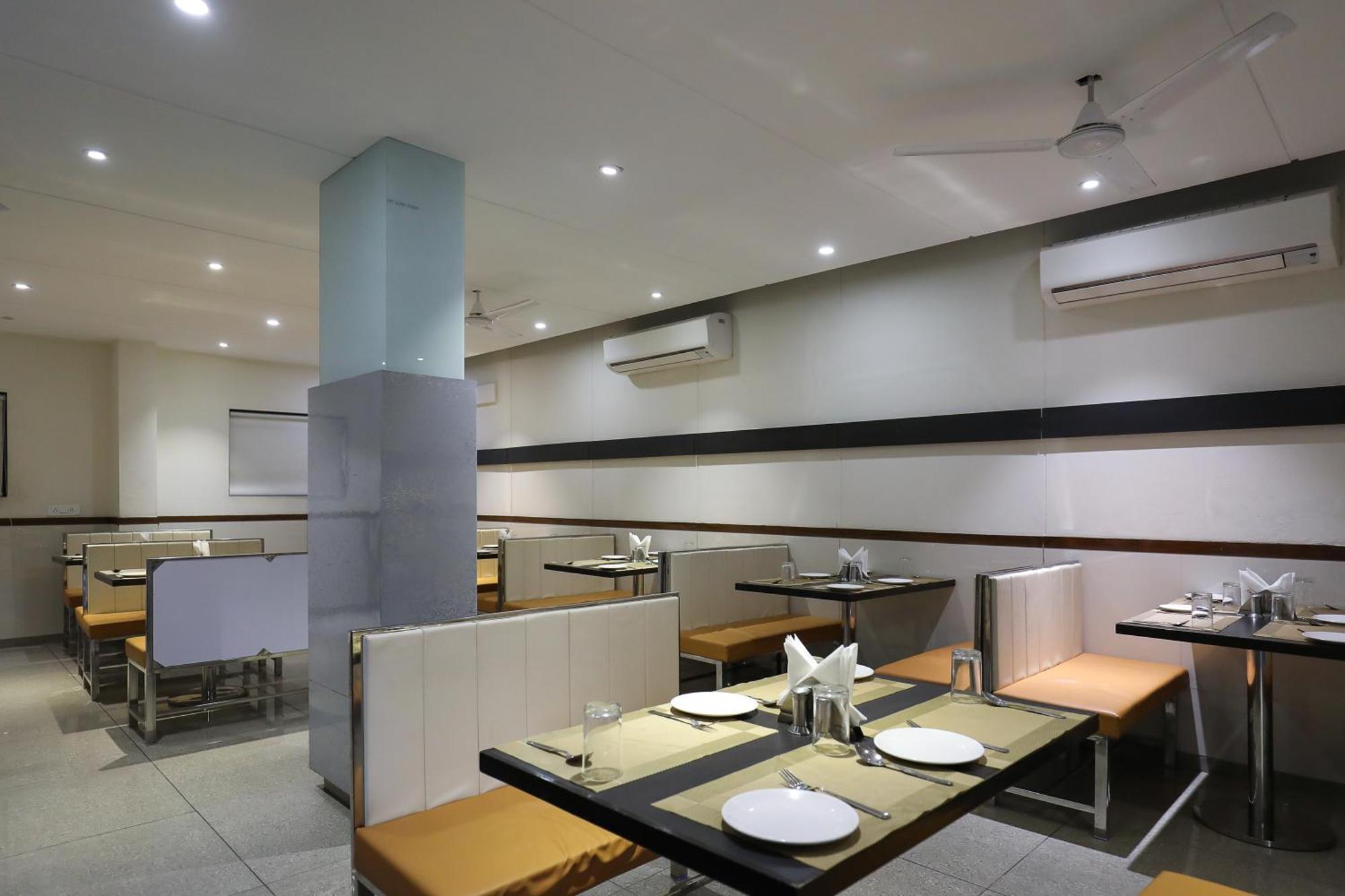 Hotel Ashray Inn Express Ahmedabad Exterior foto