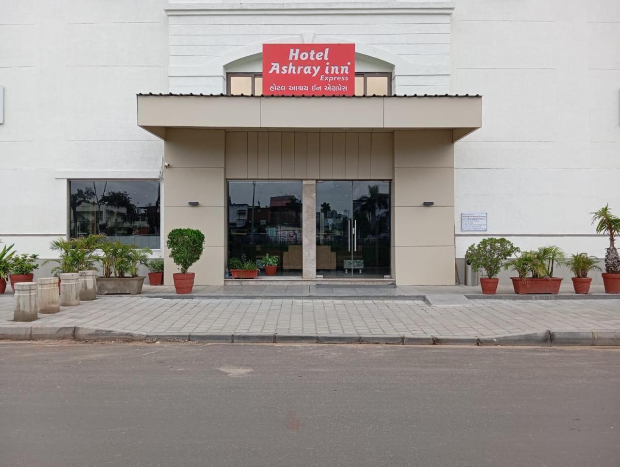 Hotel Ashray Inn Express Ahmedabad Exterior foto