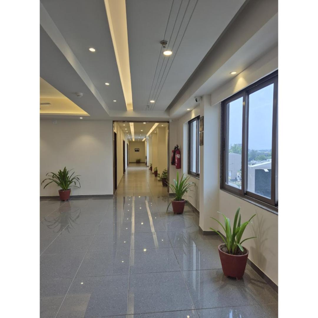 Hotel Ashray Inn Express Ahmedabad Exterior foto