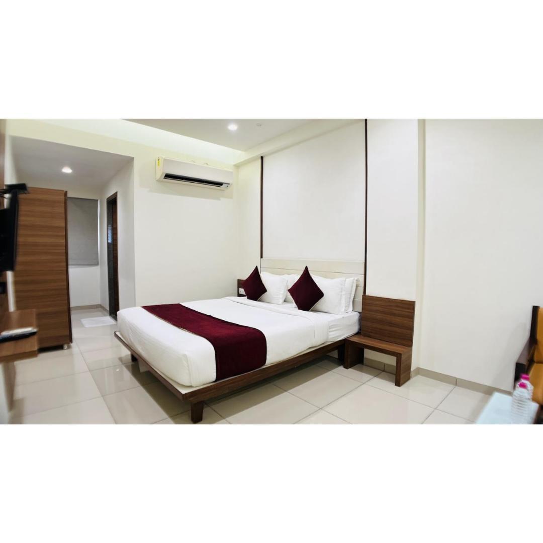 Hotel Ashray Inn Express Ahmedabad Exterior foto