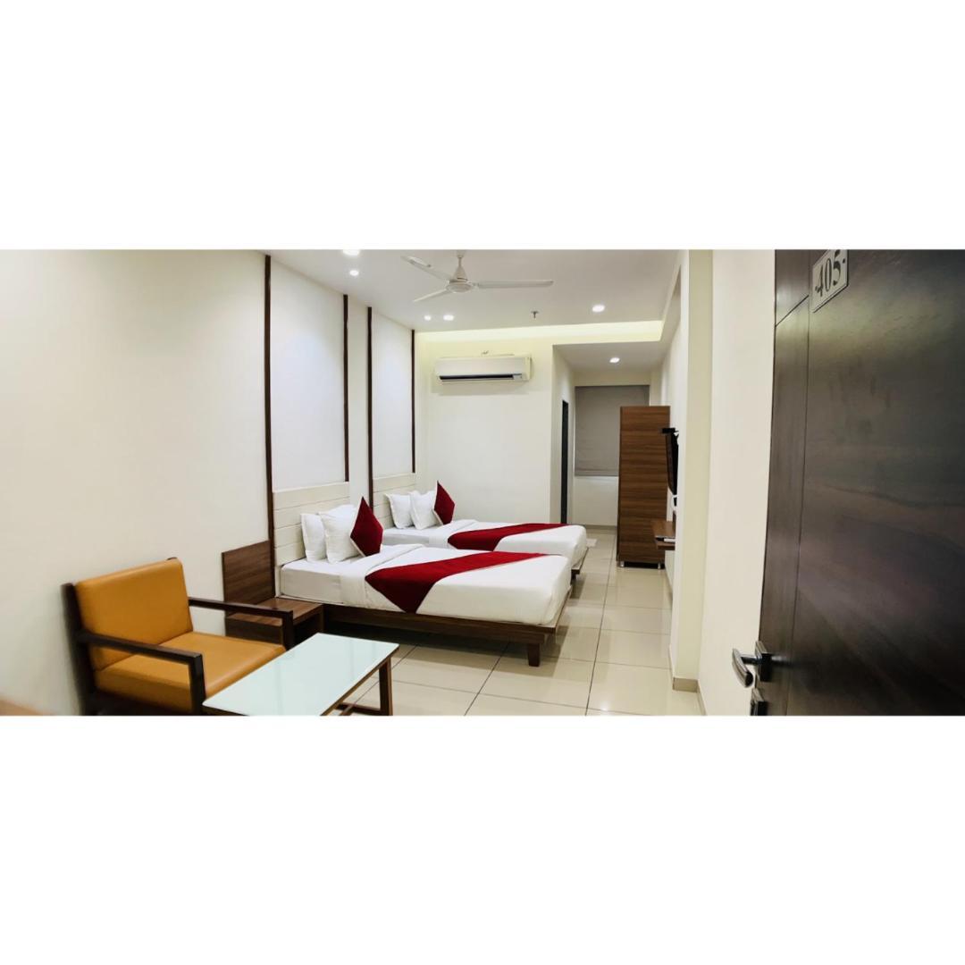 Hotel Ashray Inn Express Ahmedabad Exterior foto