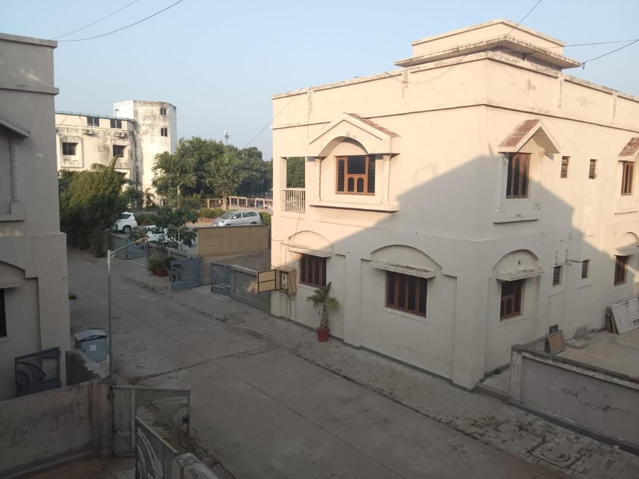 Hotel Ashray Inn Express Ahmedabad Exterior foto
